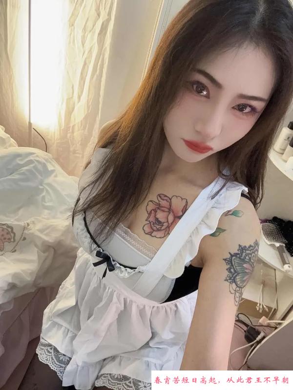 制服纹身妹雅诗 第1张