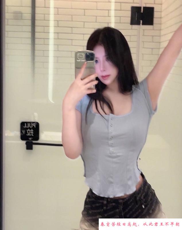 上城区翘臂长腿少女 第1张