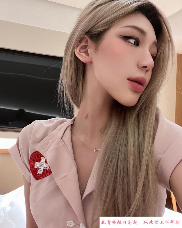 金发小护士 第4张