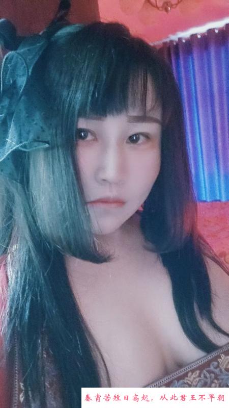 四牌楼美女过年不休息 第1张