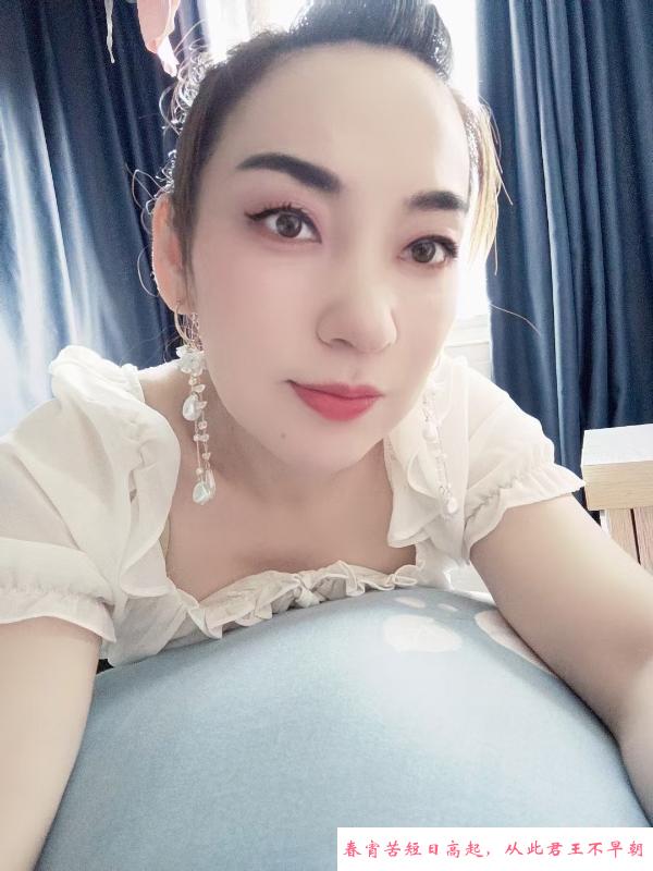身材不错的小少妇 第1张