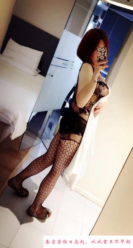 白皙D杯女友 第1张