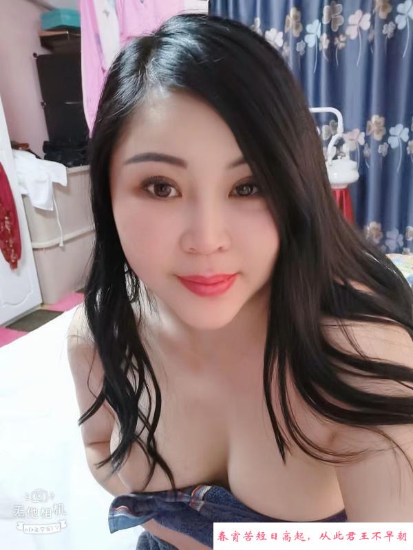 草房翘臀潮喷大眼少妇 第2张