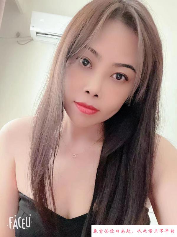 奥韵康城点烟小嫂子 第2张