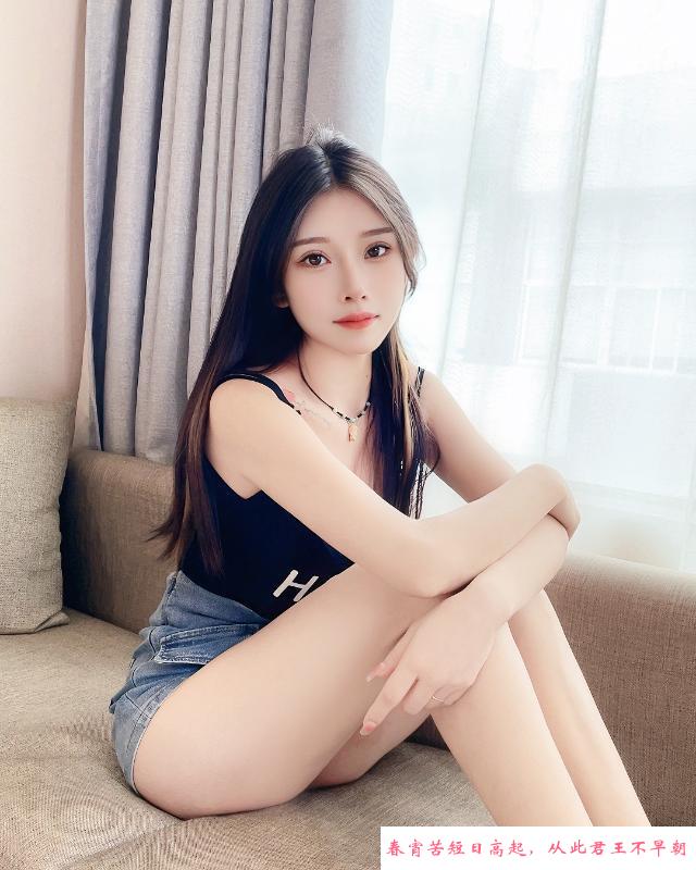 小巧的大胸女子 第3张