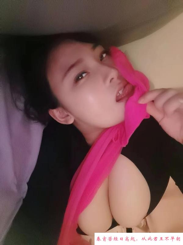 一字马巨乳老师 第2张