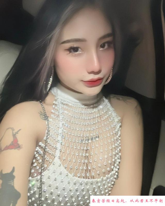 大胸纹身小妹 第2张