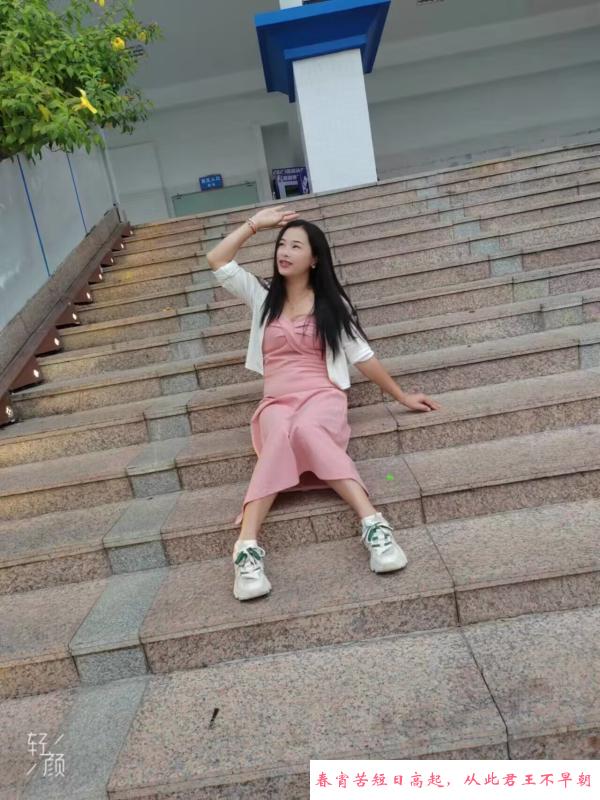 年轻小少妇比较骚 第2张