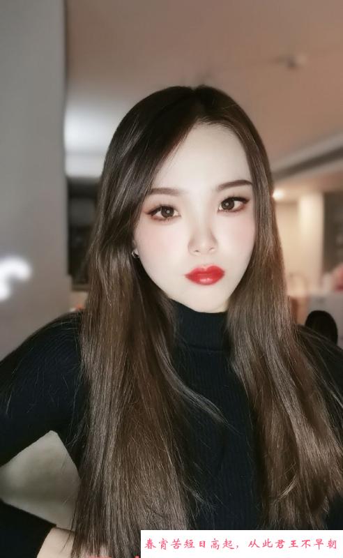 身材苗条风骚妹子 第1张