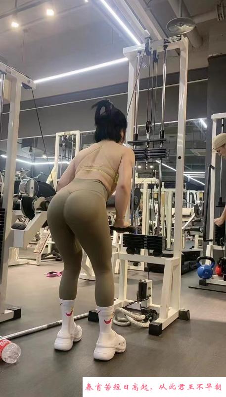 健身翘臀女 第3张
