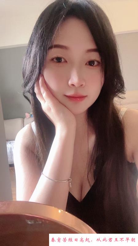 仁和路大胸美女 第2张