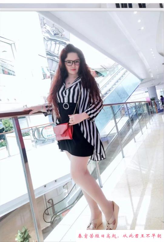 南宁火车站豪乳少妇 第2张