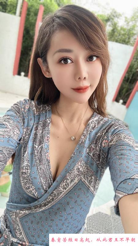 风骚主动后入长腿妹 第2张