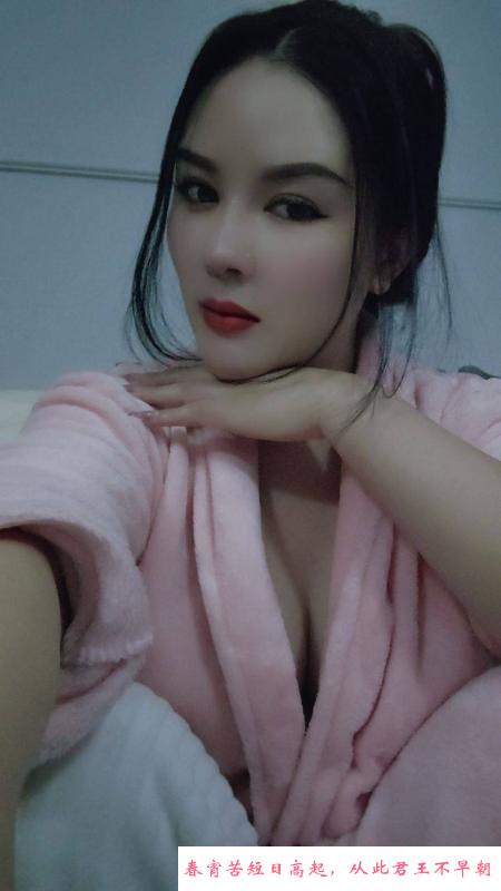 个人巨乳熟女 第1张