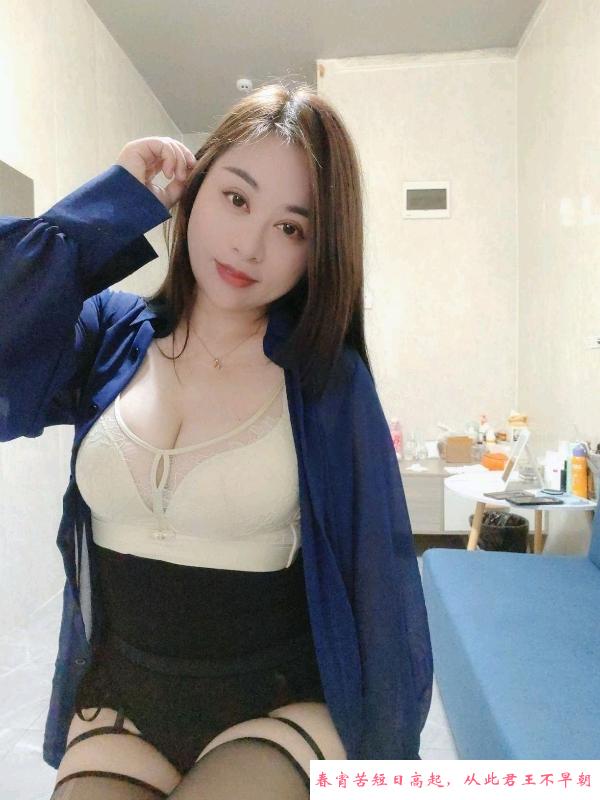 前凸后翘丫头 第2张