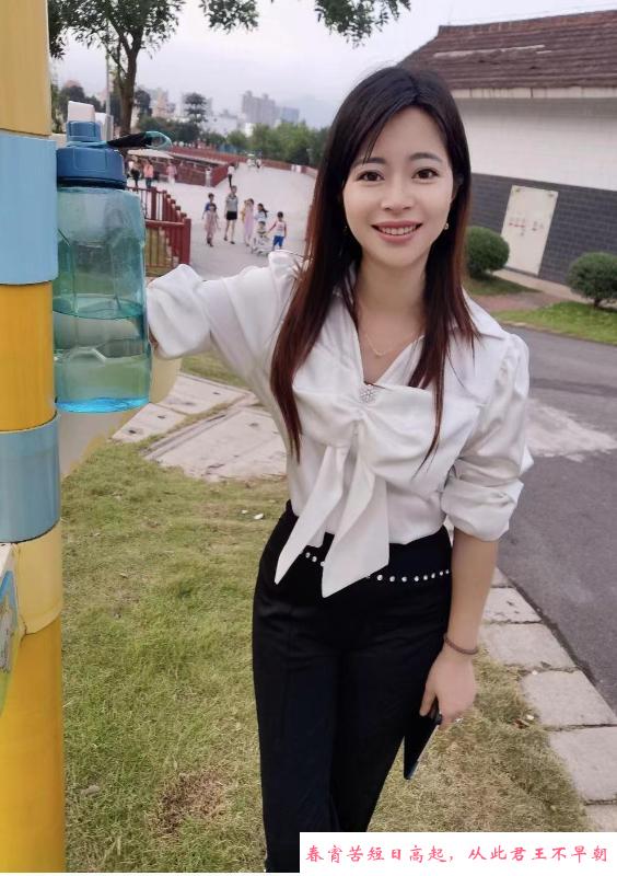后入蜜桃臀小薇 第4张