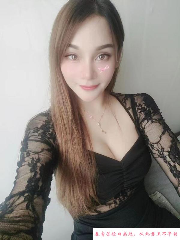 可拍视频的吾族美女 第2张