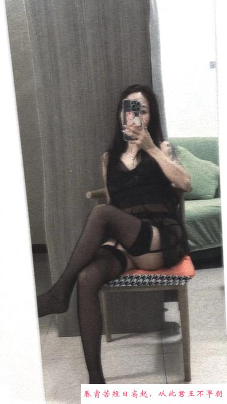 纤细身材的小妹 第2张