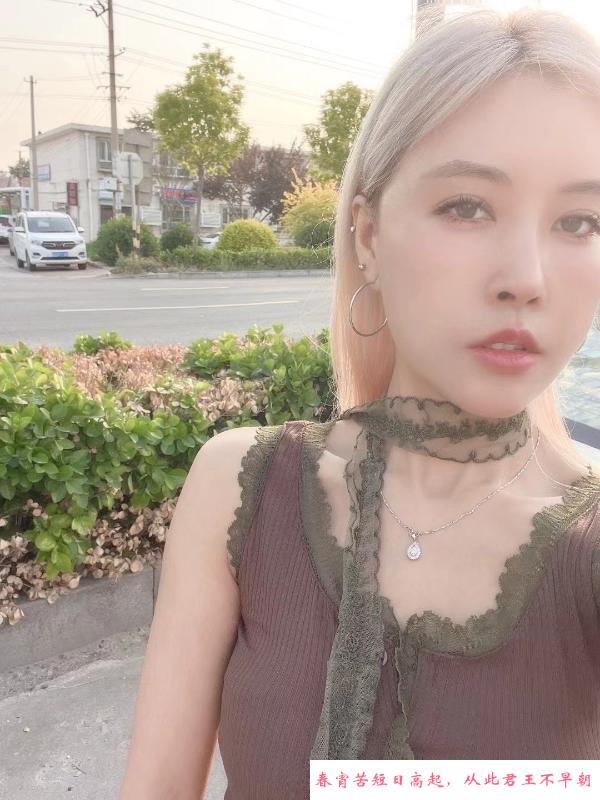 喷水美女 第1张
