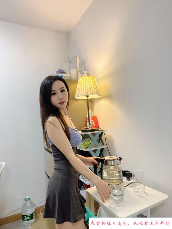 定制制服办公室御姐 第1张