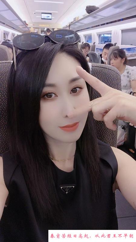 少妇黑丝大长腿 第1张