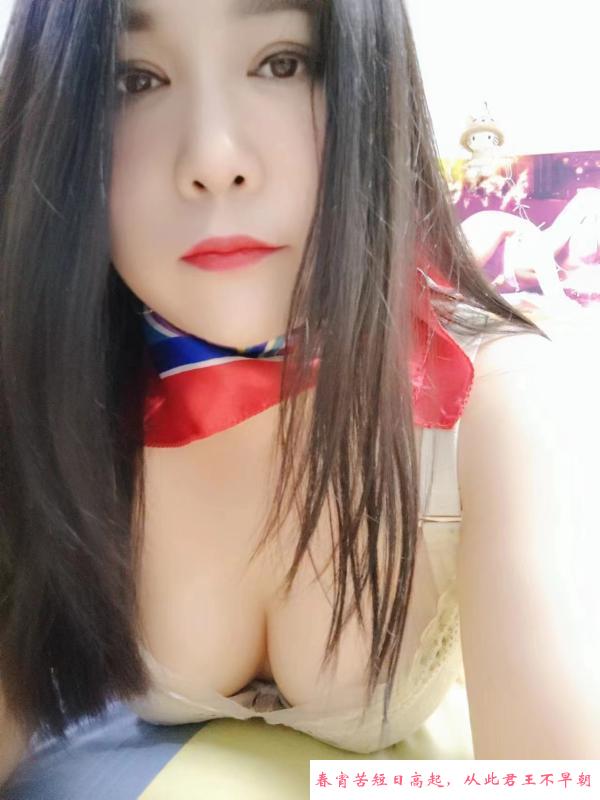 妩媚迷人的少妇 第2张