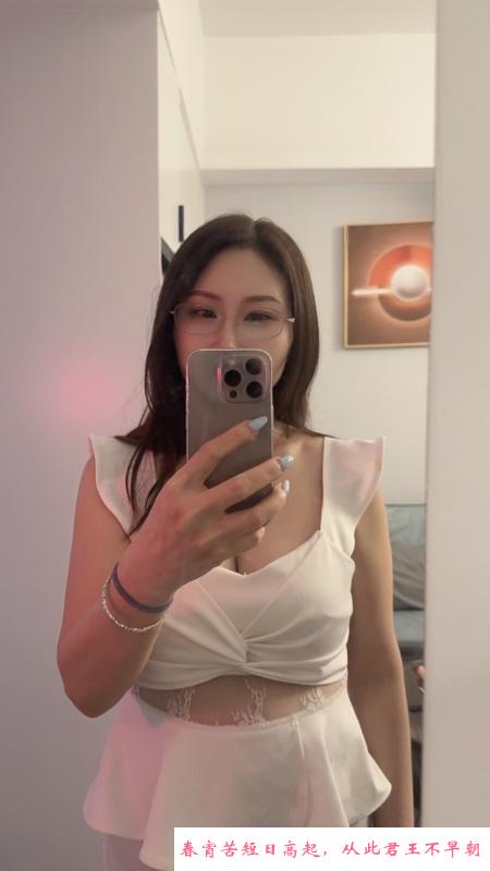 服务系大胸美少妇 第3张