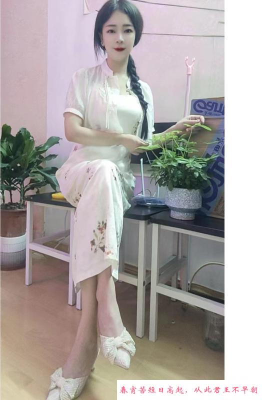 黑丝少妇九月 第3张