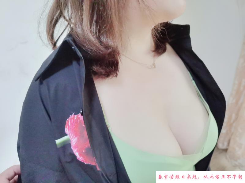黑牛城道喷水骚妇 第1张