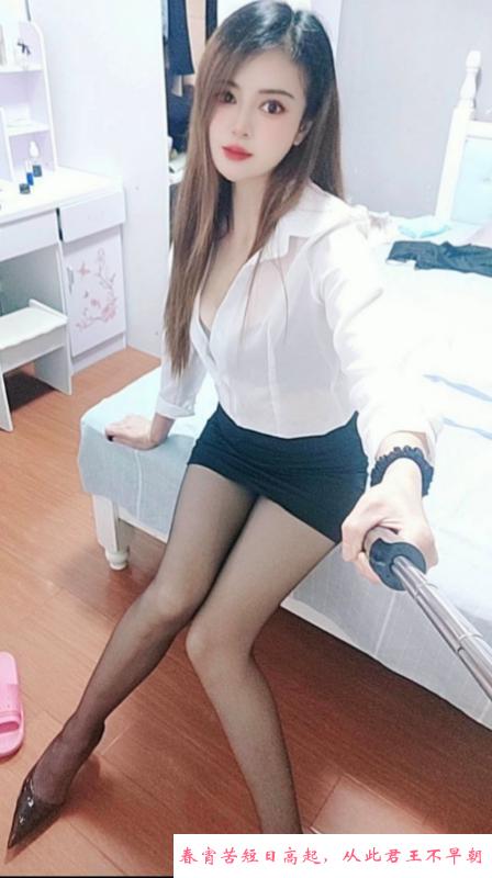 横塘气质长腿小姐姐 第1张