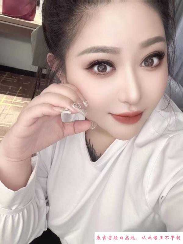 微胖纹身小少妇 第1张