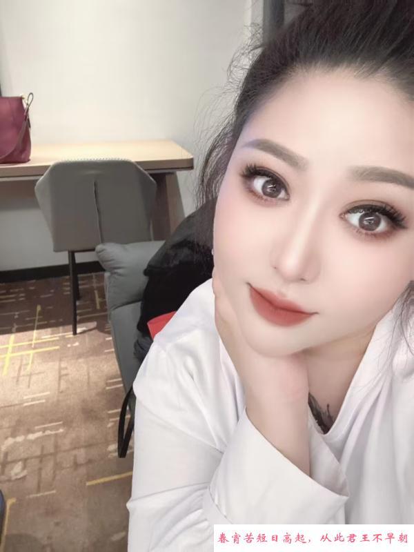 微胖纹身小少妇 第2张