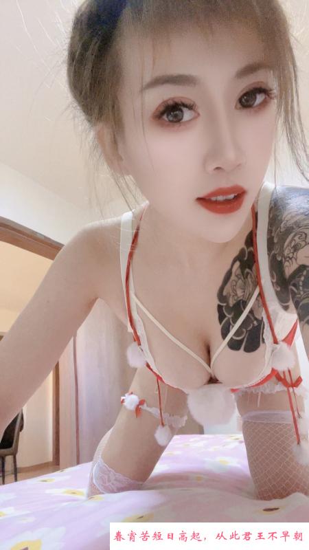 花臂少女 第2张