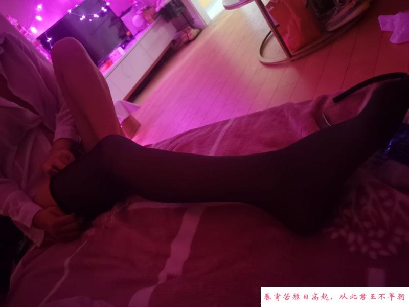 稚嫩大奶妹黑丝诱惑 第3张