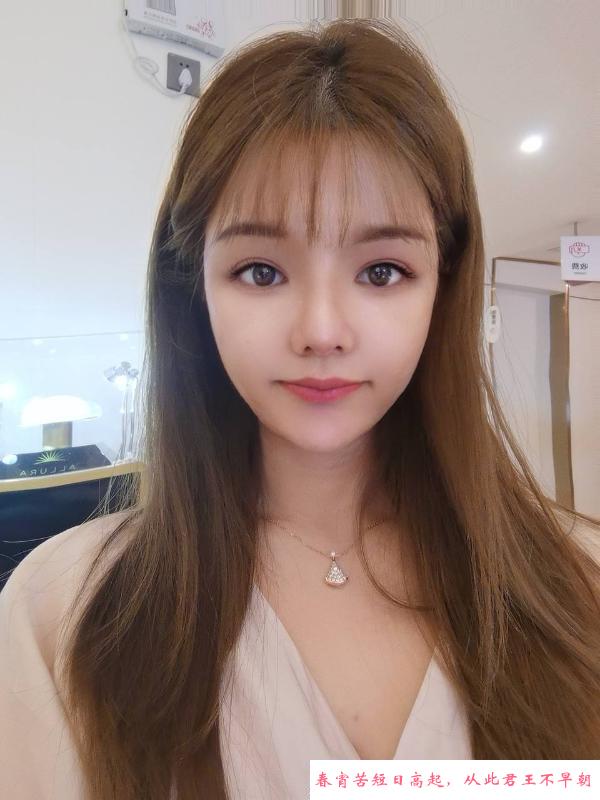 女友型苗条身材妹子 第1张