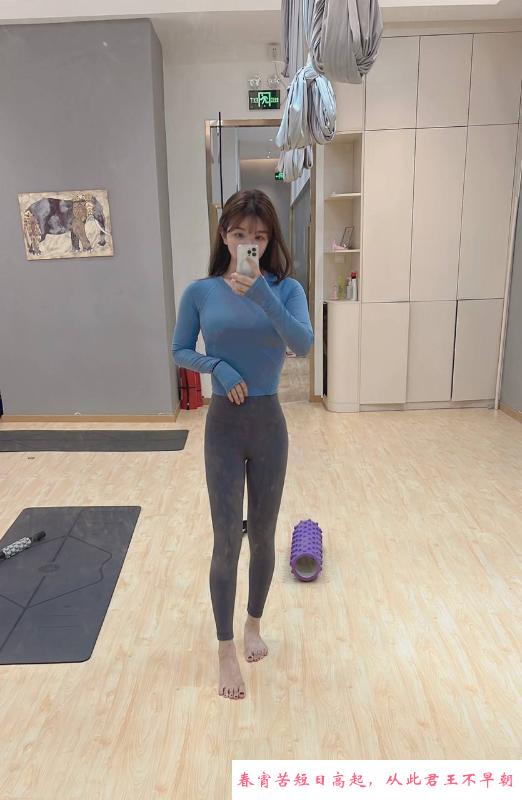 女友型苗条身材妹子 第2张