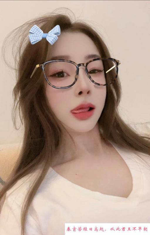 皮肤很白的77 第1张
