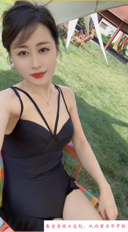 性感丰满美女 第1张
