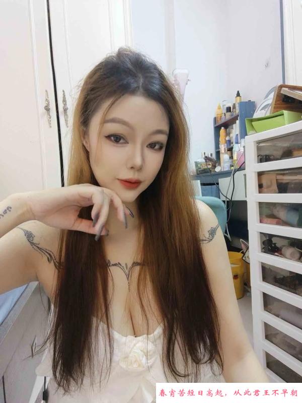 大长腿大胸器女友身段 第1张