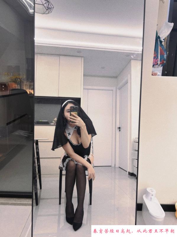修女服大长腿 第1张