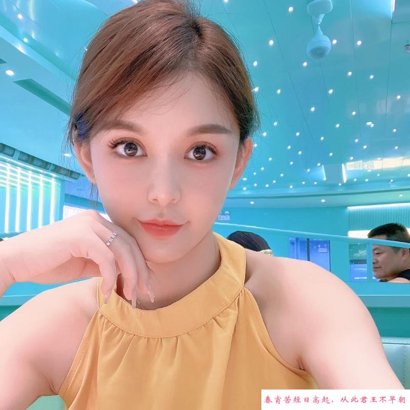 刚下海嫩模 第2张