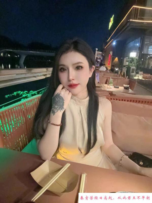 制服美臀希尔 第3张