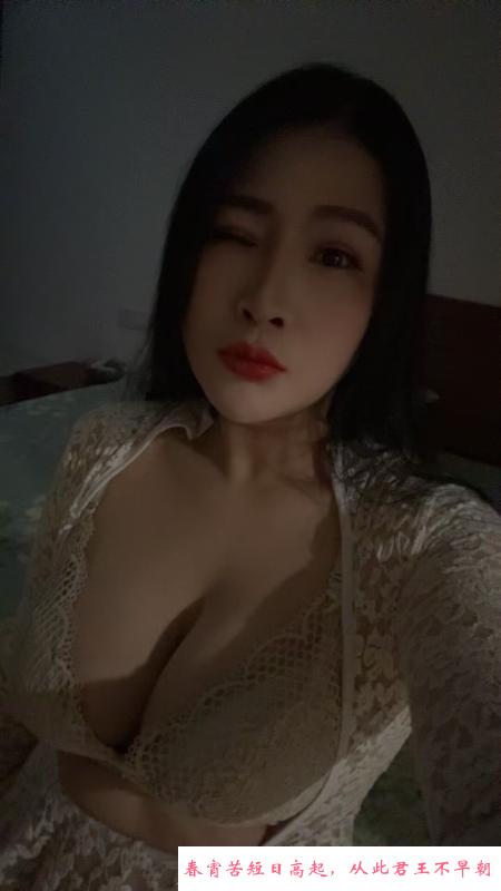 大胸美妇 第1张