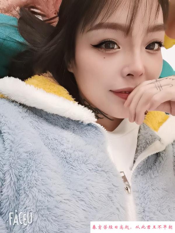 纹身热情辣妹 第1张