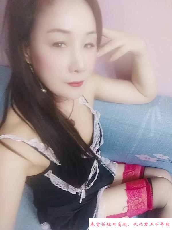 长腿美熟女 第3张