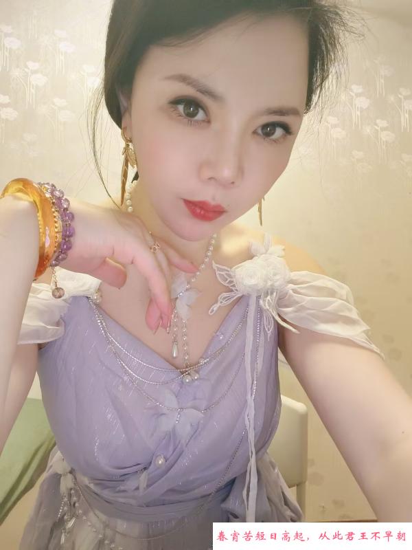 天府三街的风骚少妇 第1张