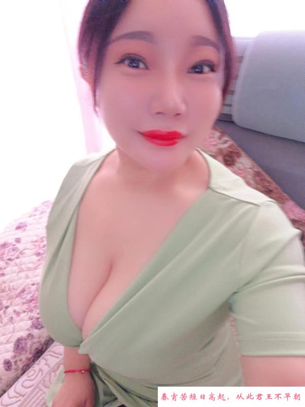 妩媚大胸少妇 第1张