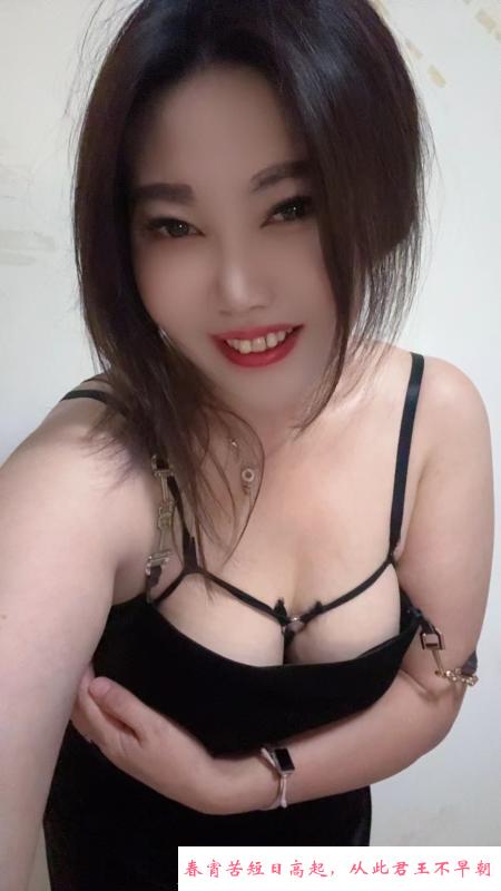 欲求不满的性大骚娘们 第1张