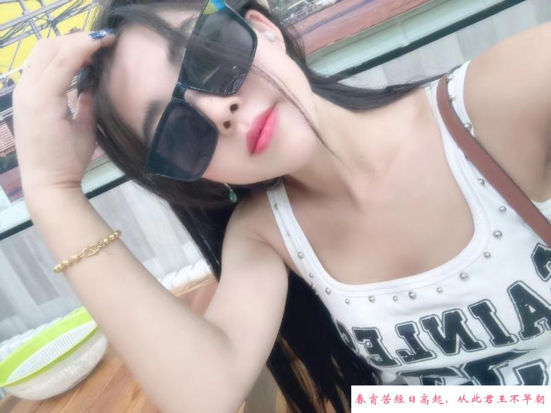 群力车震小妹 第1张