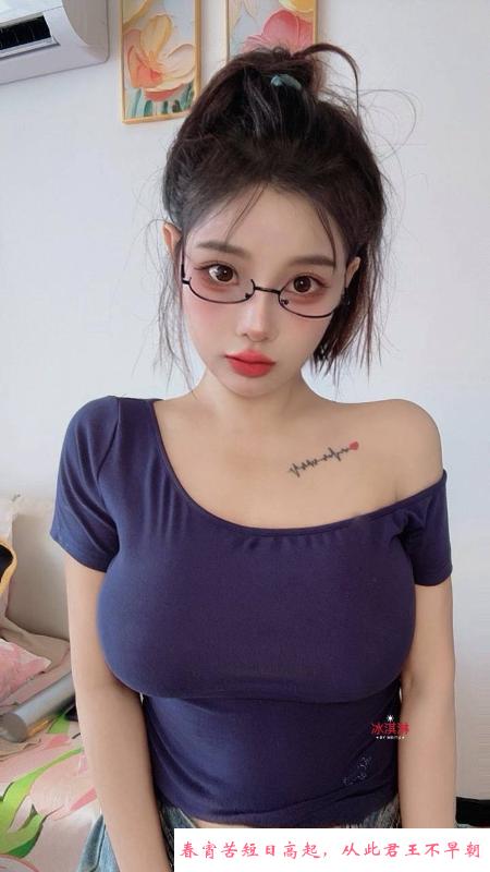 徐汇性感大波妹子 第1张